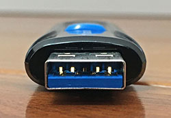 USB3.1 Gen1の端子は青色